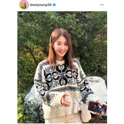 이시영 셀린느 니트