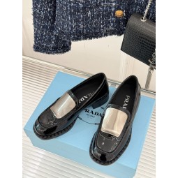 프라다 로퍼