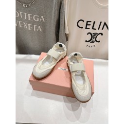 미우미우 타이어 스니커즈