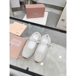 미우미우 스웨이드 플랫슈즈