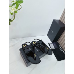 입생로랑 페이넌트쪼리샌들